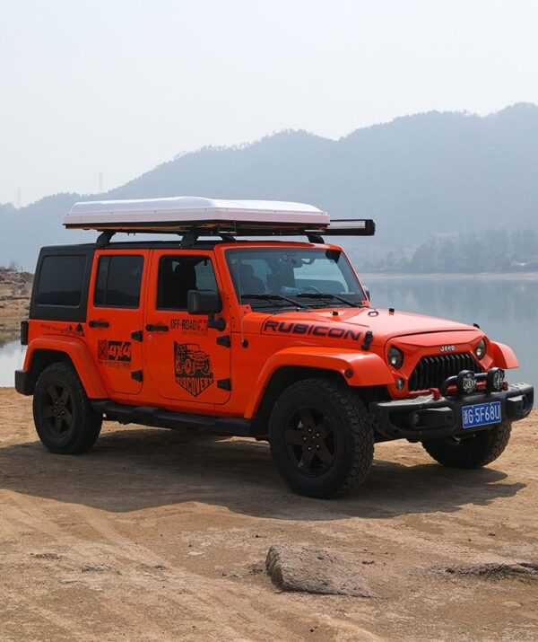 Vertical pop-up rooftop tent for SUV